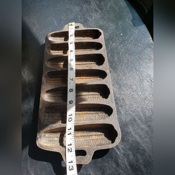 Cast Iron Cornbread Pan - Picture 3 of 4